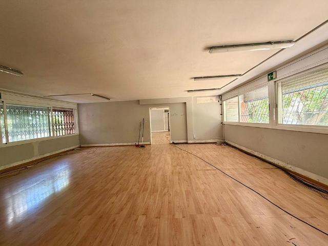 Piso en venta en calle De Huelva, Barcelona, de 57 m² 1 habitación por 165.000