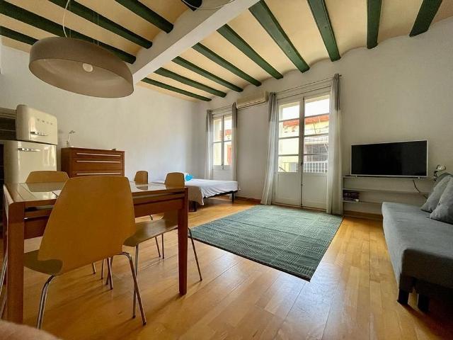 Piso en venta en calle De Sant Bertran, Barcelona, de 42 m² 1 habitación por 165.000