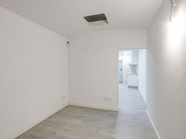 Estudio en venta en calle De Villarroel, Barcelona, de 28 m² por 135.000