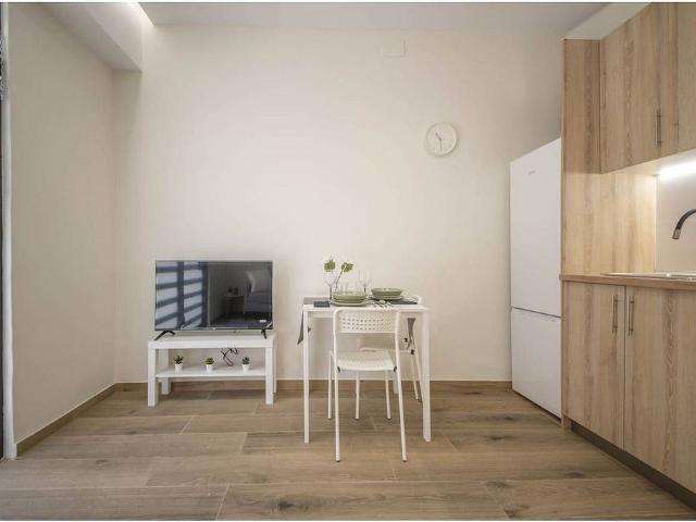 Piso en venta en calle Del Pantà de Tremp, Barcelona, de 35 m² 1 habitación por 179.000