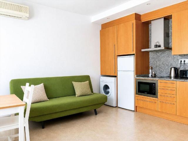Estudio en venta en calle Sagrament del, Terrassa, de 27 m² por 138.000