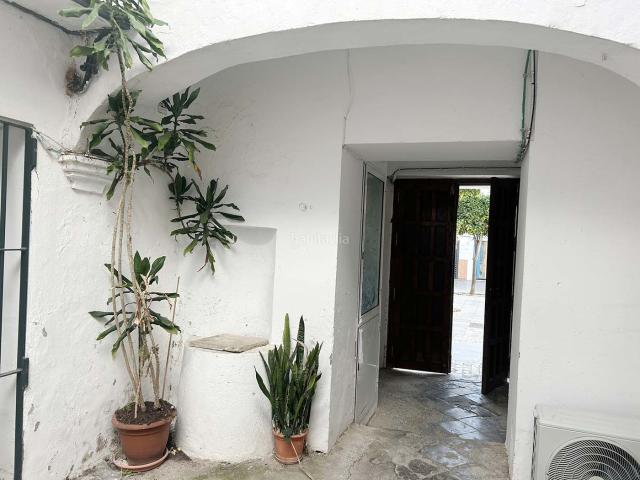 Estudio en venta en Tarifa, Tarifa Ciudad. Encantadora Planta Baja a Reformar en el Casco Antiguo de Tarifa Plaza San Martín. Estudios.