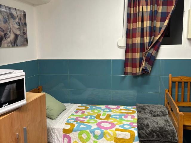 Estudio amueblado y equipado