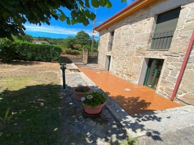 ESTUPENDO CHALET EN COLES CON FINCA, CENADOR CERRADO, GARAJE Y BODEGA
