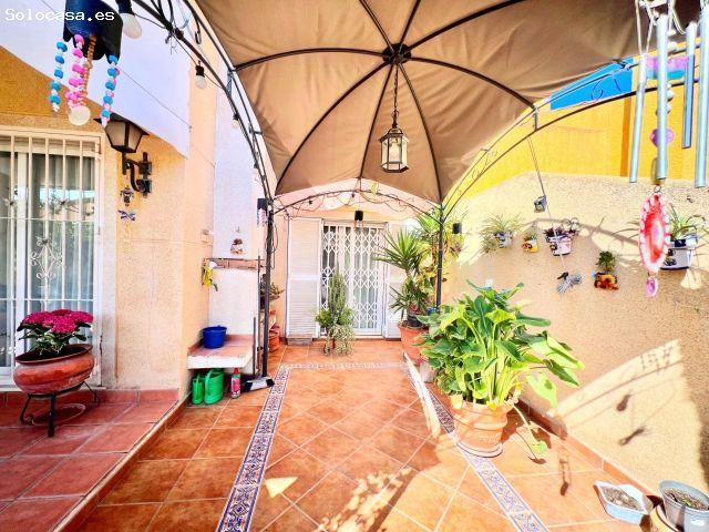Estupendo Chalet en esquina en Aguas Nuevas, Torrevieja