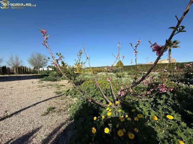 ESTUPENDO CHALET EN LA ZONA DE CAZALLA. PARA ENTRAR A VIVIR