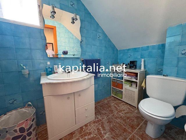ESTUPENDO ADOSADO CON PATIO Y GARAJE ALA VENTA EN ROTGLA CORBERA