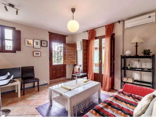 Estupendo apartamento de 1 dormitorio en alquiler cerca del Paseo de los Tristes en Albaicín
