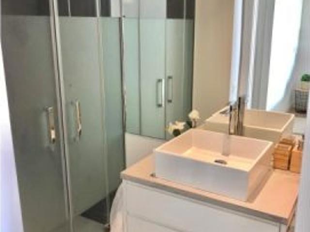 Estupendo habitacion en villa moderna con cocina equipada y baño privado. Terraza, jardín, sol, vist