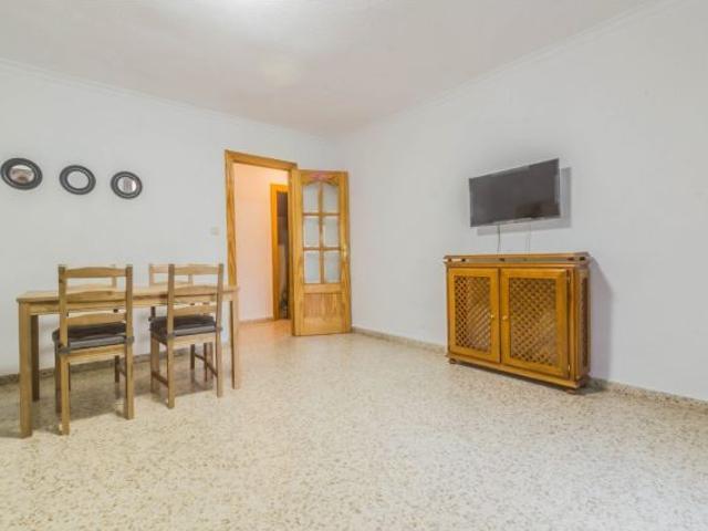Estupendo piso de 3 habitaciones en Granada