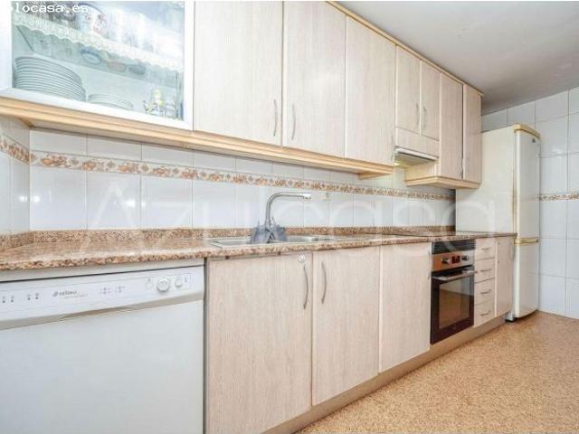 Estupendo piso en venta de 4 dormitorios y 2 baños con garaje y trastero incluido en San Blas