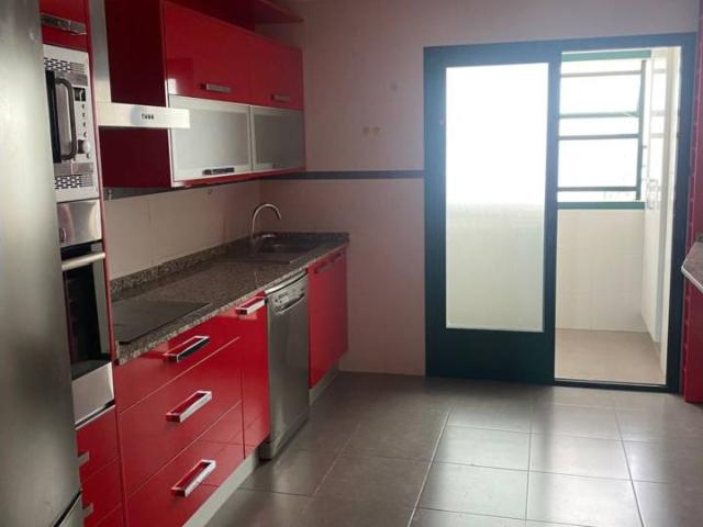 Estupendo piso en alquiler en Juan Carlos I