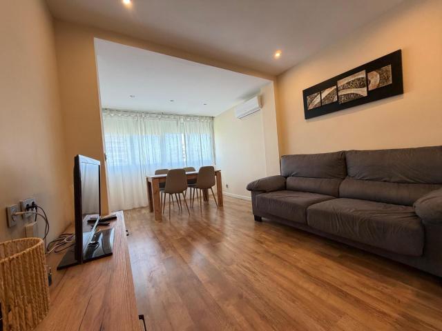 Estupendo piso en avenida costa blanca