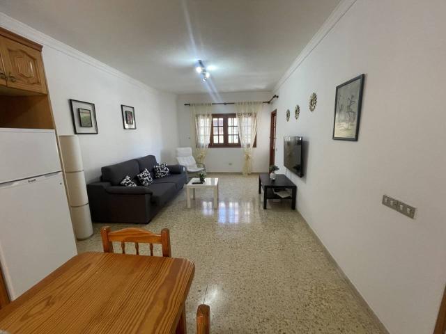 ESTUPENDO PISO FAMILIAR DE TRES DORMITORIOS AMUEBLADO !