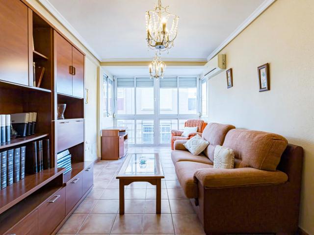 Estupendo piso junto Avenida Miguel Angel Blanco