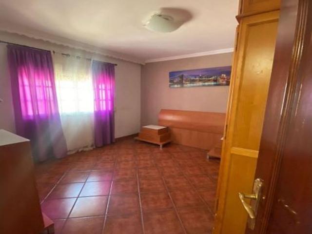 Estupenda casa de una sola planta con 1814 metros de parcela