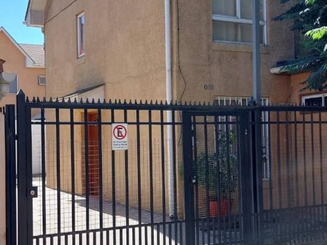 Estupenda Casa En Tres Pisos, Cercana A Estc, Metro Lindero