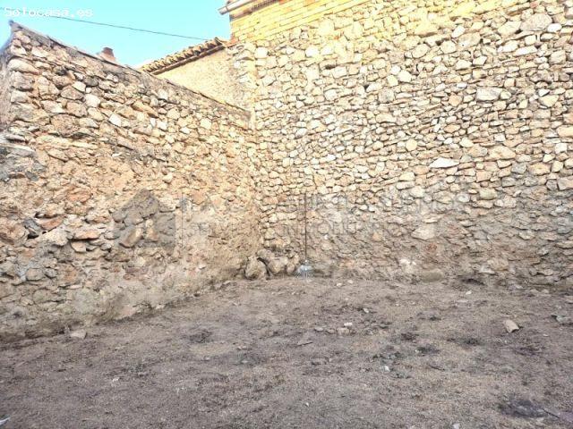 ESTUPENDA CASA EN CAMPO DE MIRRA CON PATIO DE 123 M2