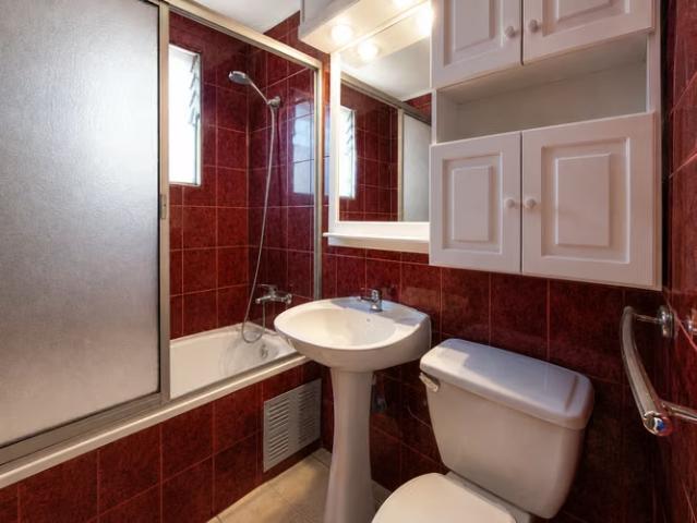 Estupenda casa en Sindempart 4 dormitorios 2 baños 166 mill aprox. 4 dormitorios por 150000. 00 en Coquimbo