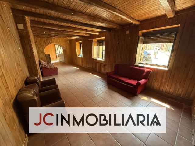Estupenda casa grande con muchas posibilidades en Roales de Campos