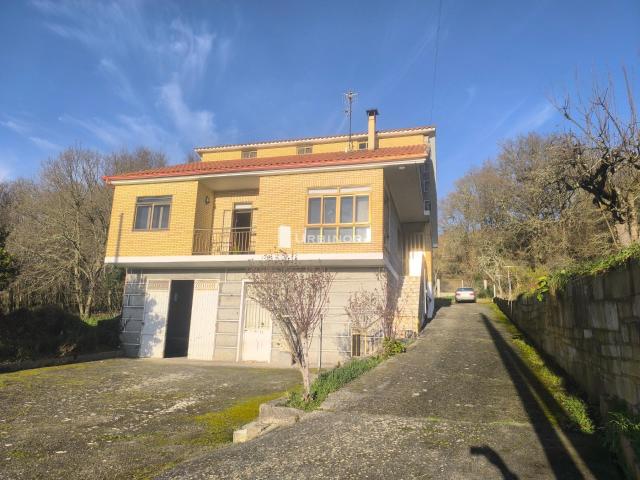 Estupenda CASA Independiente a 2 km. Ayto. VILAR DE BARRIO