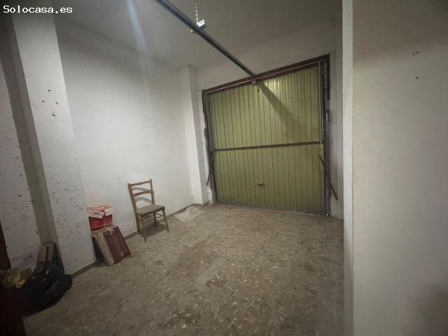 Estupenda Casa independiente con dos plantas y cochera propia, en Pedro Abad