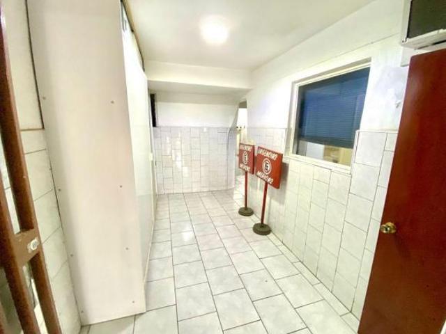 Estupenda Casa Local Comercial de oportunidad en Venta, Frente Al Mercado