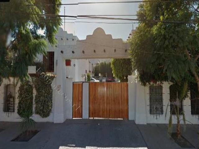 ESTUPENDA CASA NIVEL GERENCIAL