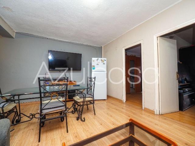 Estupenda Oportunidad de inversión. 3 dormitorios y 1 baño con parking en Altozano