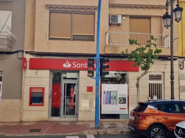ESTUPENDA OPORTUNIDAD EN EL CENTRO DE CAMPELLO