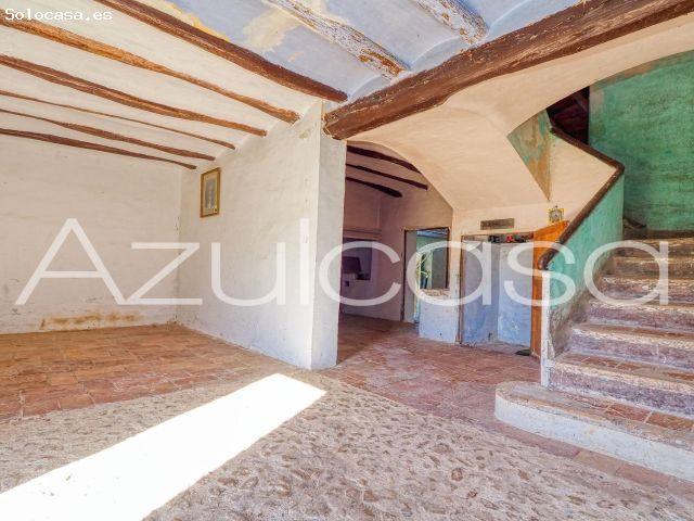 Estupenda Masía en venta con parcela rústica de 23.000m2 junto a Banyeres de Mariola
