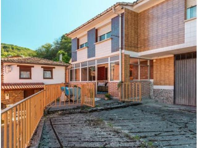 Estupenda propiedad, ¡lista para entrar a vivir entre montañas! Bello, concejo de Aller