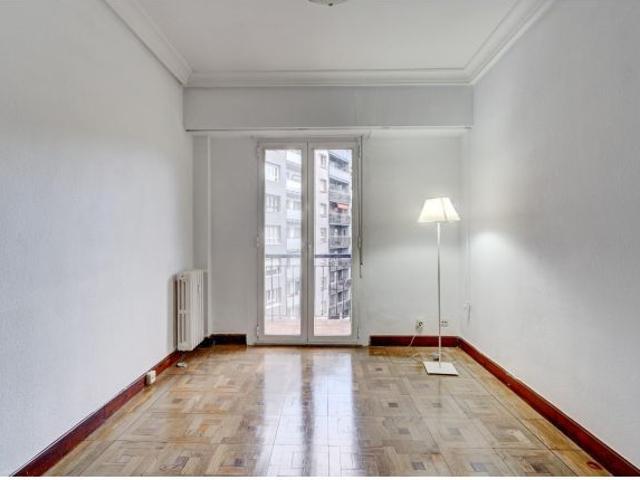 Estupenda vivienda en Amara