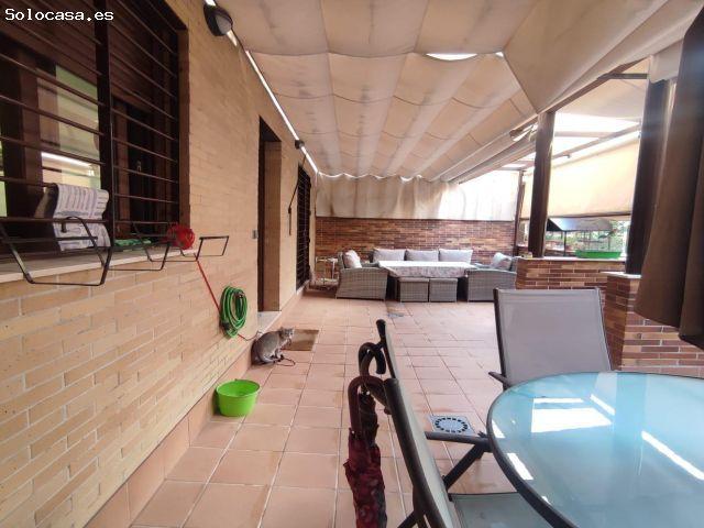 ESTUPENDA VIVIENDA EN NUEVO ZOCO, CON MAGNÍFICO Y GRAN PATIO PORCHE, PISCINA, COCHERA, TRASTERO!