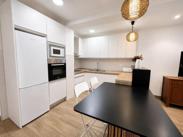 ESTUPENDA VIVIENDA EN PLANTA BAJA MUY LUMINOSO, ZONA DE PUERTOSOL