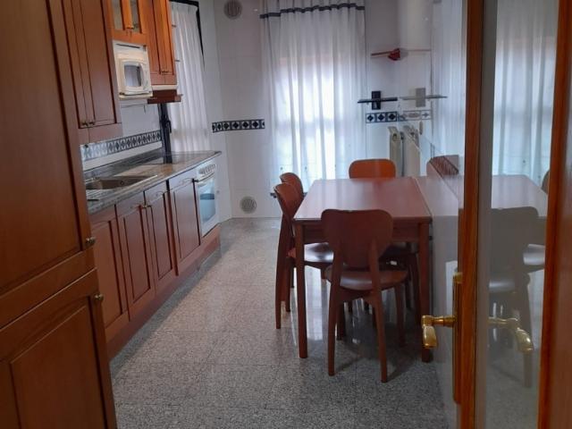 ESTUPENDA Y CÉNTRICA VIVIENDA DE RECIENTE CONSTRUCCIÓN CON GARAJE Y TRASTERO
