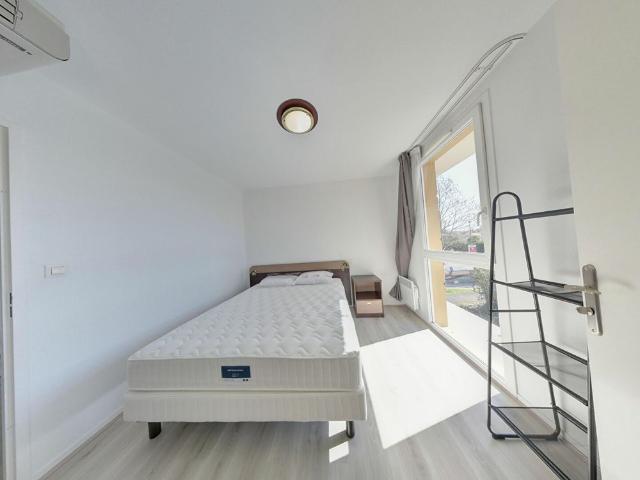 Est de PAU, Haut d'IDRON Appartement r�cent 2 p Meubl� avec Terrasse et Parking priv� couvert et s�curis�