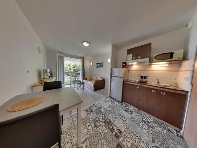 Est de PAU, Haut d'IDRON Appartement r�cent 2 p Meubl� avec Terrasse et Parking priv� couvert et s�curis�