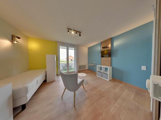 Est de PAU, Ã 10mn des Facs et du Centre Ville, Quartier Haut d'IDRON, T1 MeublÃ© avec Terrasse et parking privÃ© en RÃ©sidence rÃ©cente SÃ©curisÃ©e