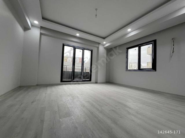 EST DEN SIFIR SATILIK GENİŞ VE FERAH DAİRE METROYA 8 DK