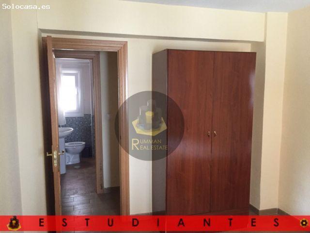 EST/ Piso amueblado para ESTUDIANTES con TRES dormitorios en zona Rosaleda