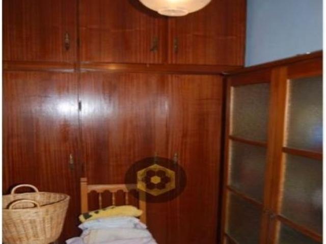 EST/ Piso amueblado para ESTUDIANTES con TRES dormitorios en la zona de Hipercor