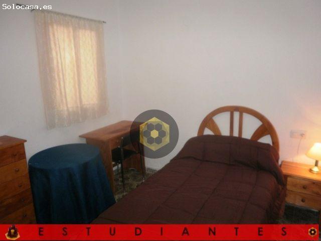 EST. / Piso amueblado para ESTUDIANTES de CUATRO dormitorios en zona F. Ciencias Plaza Einstein