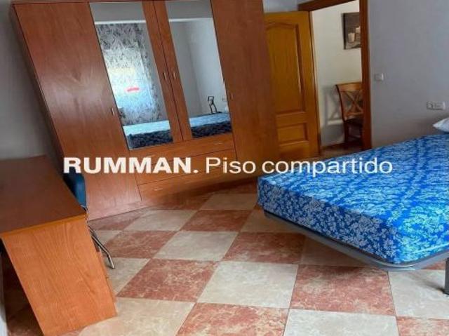 EST / Piso de CINCO dormitorios, zona Avenida de Constitucion