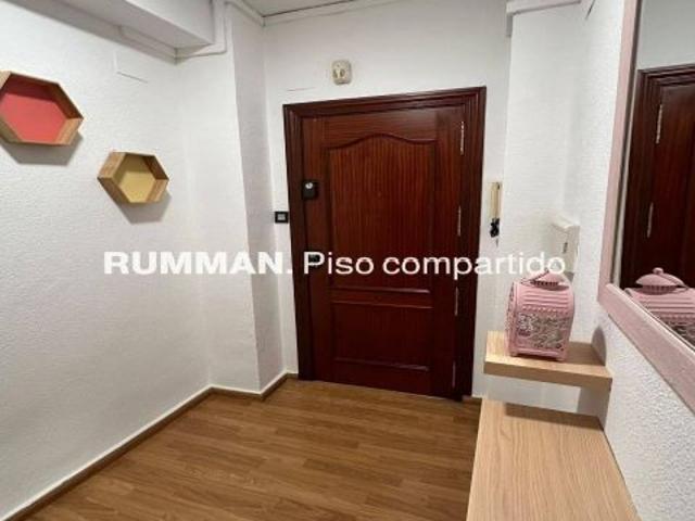 EST / TRAB. Piso de TRES dormitorios, zona Jardines del Triunfo