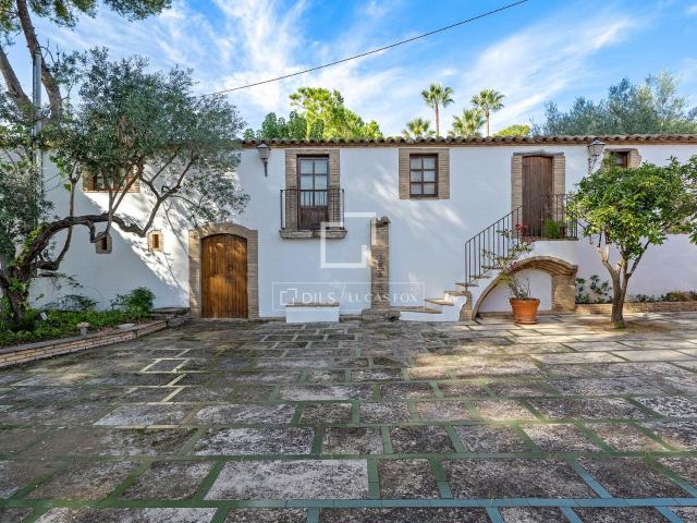 Esta magnífica villa reúne todo lo que un comprador pueda bu. 982m² Roc de Sant Gaieta