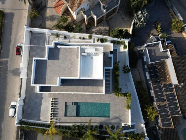 Esta magnífica villa situada en San Jaime, a poca distancia. 285m² Moraira
