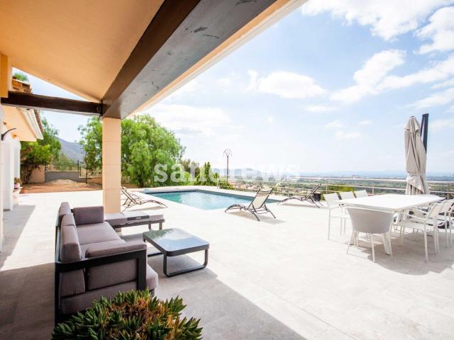 Esta magnífica casa en venta se encuentra en Palau Saverdera. 1046m² Palau Saverdera