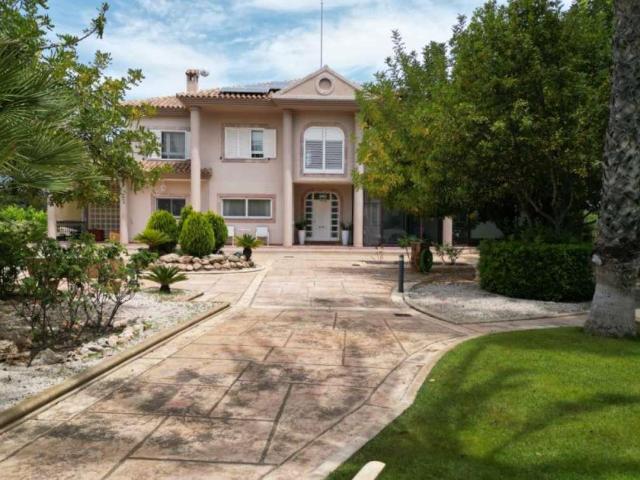 Esta magnífica propiedad, situada en Monóvar, ofrece un esti. 612m² Monòver monóvar