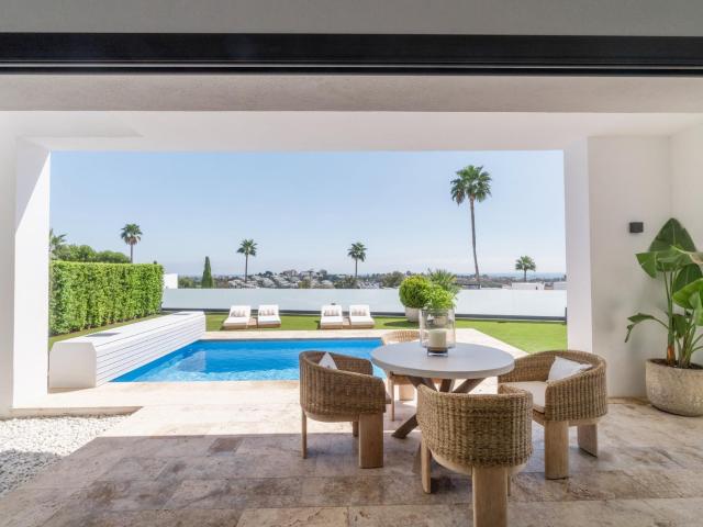 Esta moderna villa de esquina a la venta con vistas impresio. 500m² Benahavís